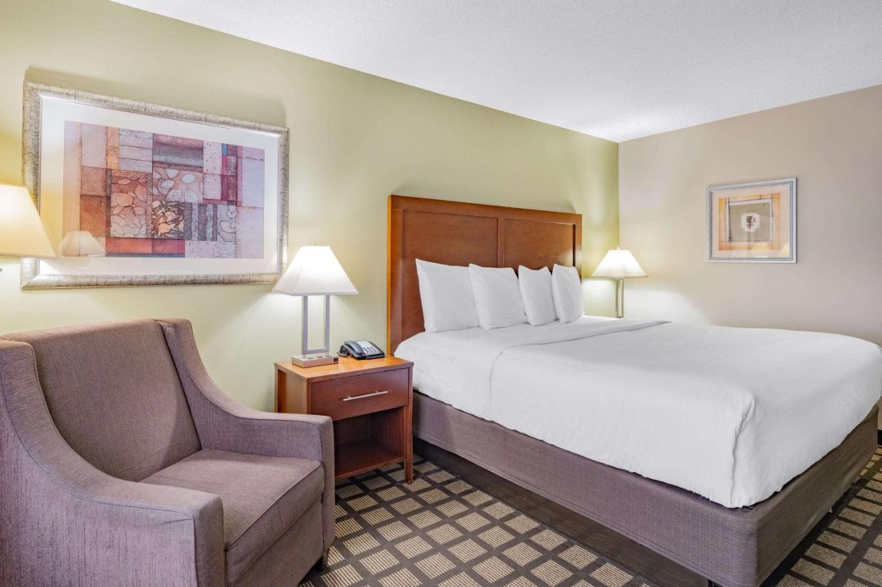 Baymont By Wyndham Gurnee Hotel Exterior photo
